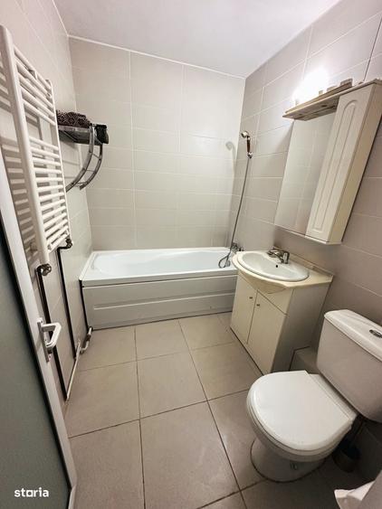 Apartament cu 4 camere decomandat în Apusului