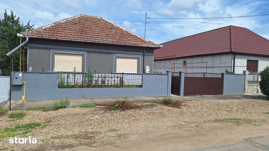 Casă cu 4 camere cu Teren 1180 Mp în Vladimirescu