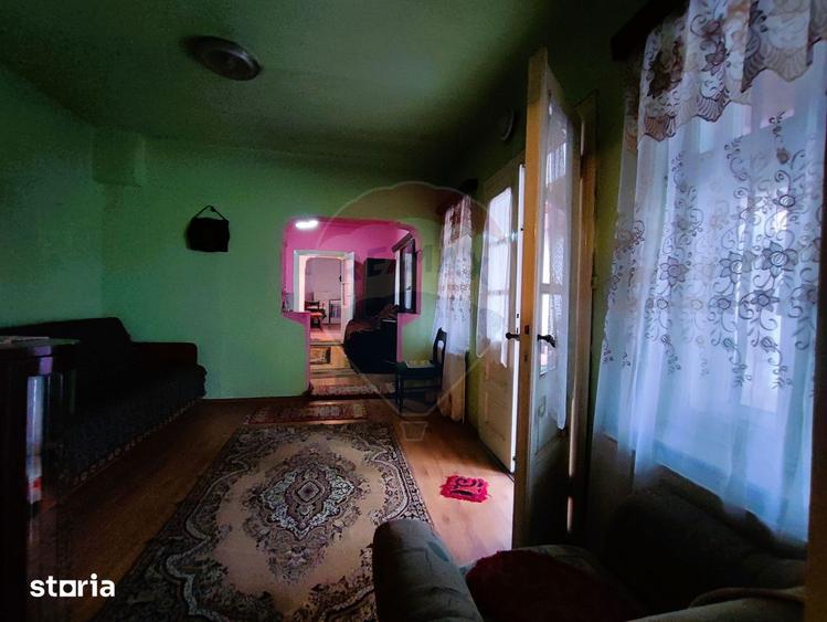 Casă cu 5 camere cu Teren 1002 Mp în Central