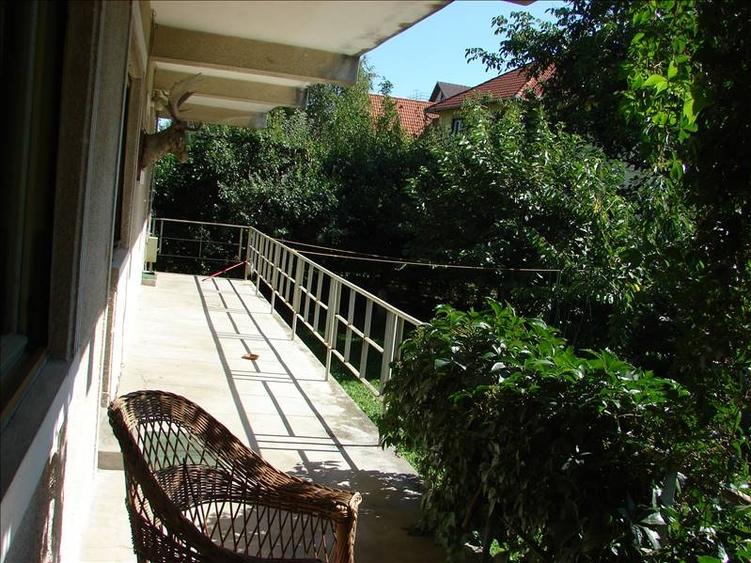 Apartament cu 4 camere decomandat, mobilat în Sub Arini