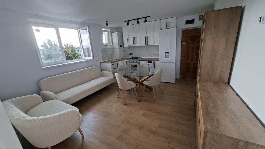 Apartament cu 2 camere în Micro 1