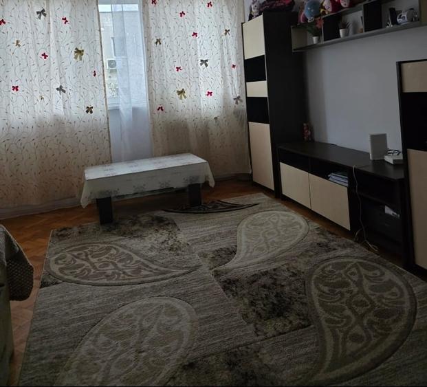 Apartament cu 2 camere semidecomandat, mobilat în Central