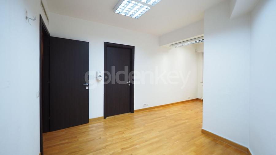 Apartament cu 3 camere semidecomandat în Herăstrău