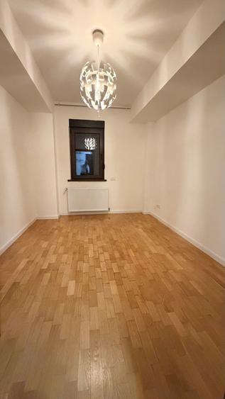 Apartament cu 3 camere decomandat, mobilat în Sisești
