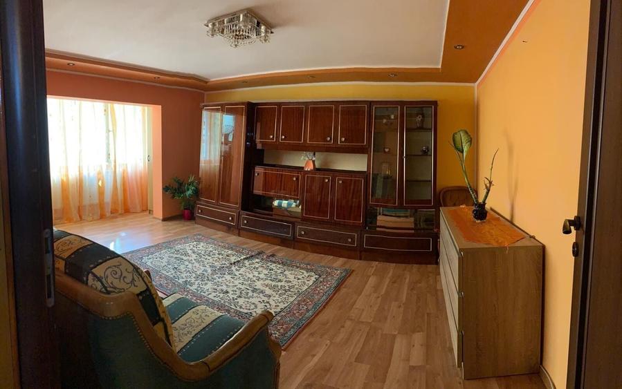 Apartament cu 3 camere decomandat, mobilat în Dâmbovița