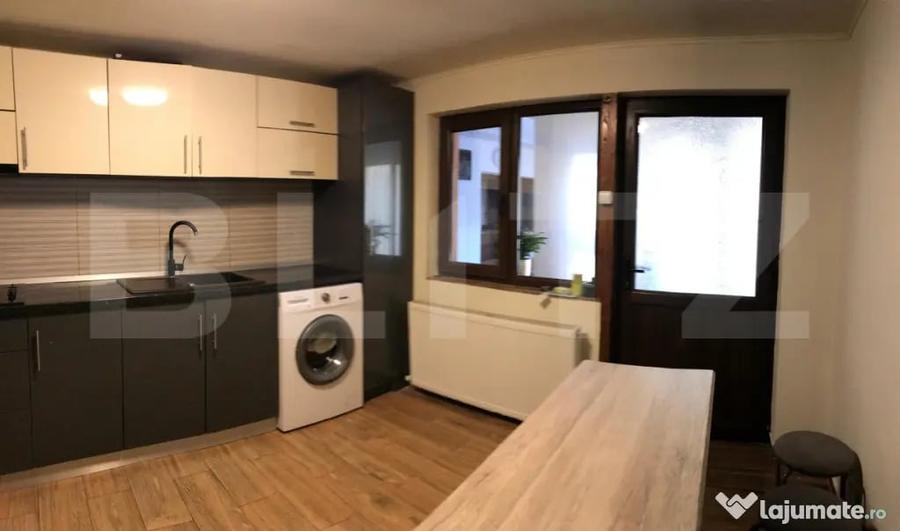Casă cu 7 camere cu Teren 400 Mp în Central