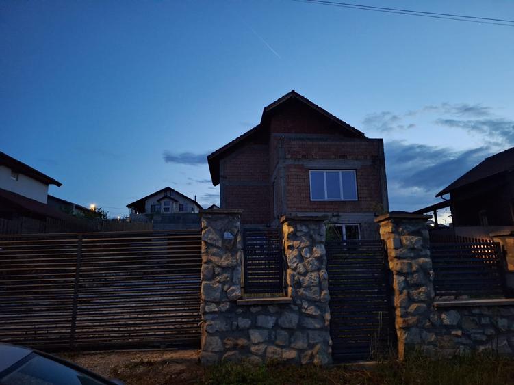 Casă individuală cu 5 camere cu Canalizare în Câmpenești
