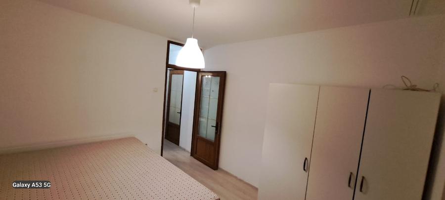 Apartament cu 4 camere decomandat în Rahova