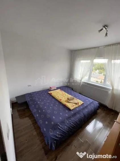 Apartament cu 3 camere decomandat în Micro II