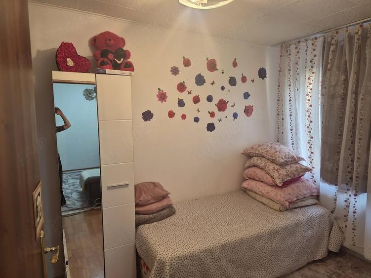 Apartament cu 3 camere semidecomandat în Țiglari
