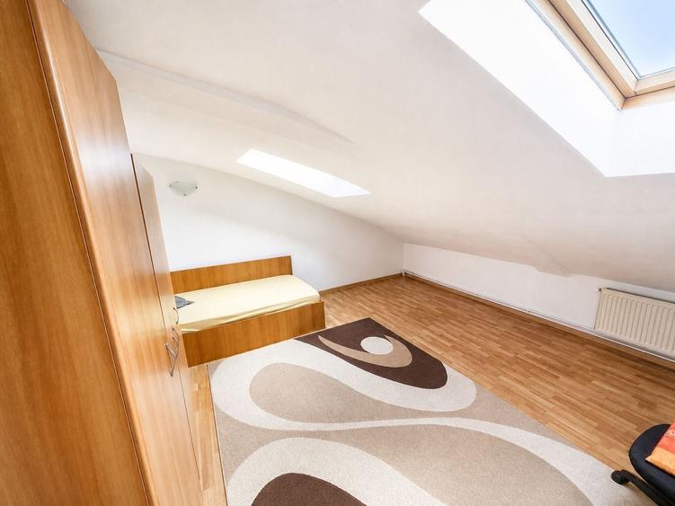 Apartament cu 4 camere decomandat, mobilat în Bună Ziua
