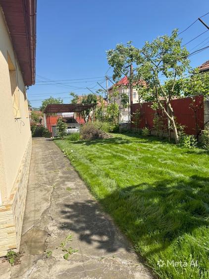 Casă cu 3 camere cu Canalizare în Central