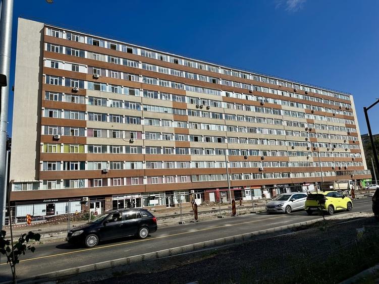 Apartament cu 3 camere decomandat în Prelungirea Ghencea