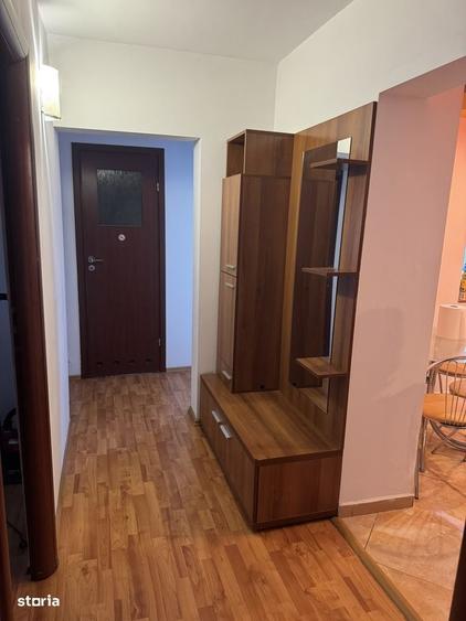 Apartament cu 3 camere decomandat în Drumul Taberei