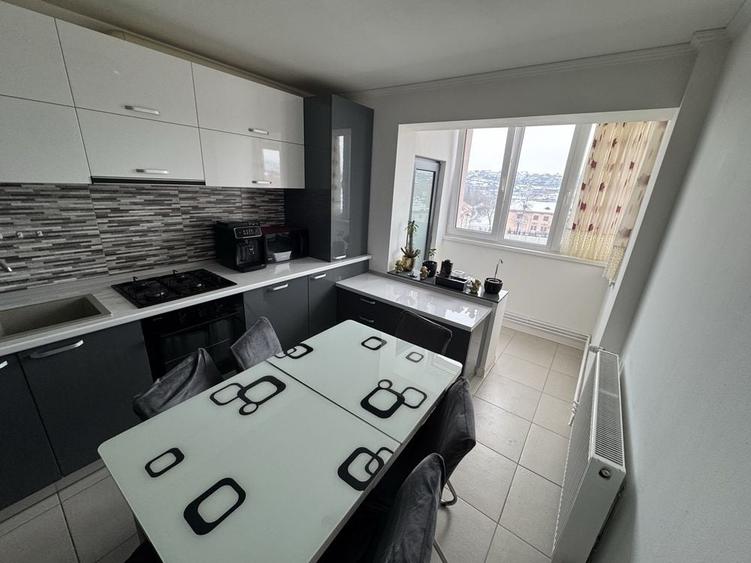 Apartament cu 3 camere decomandat în Ultracentral