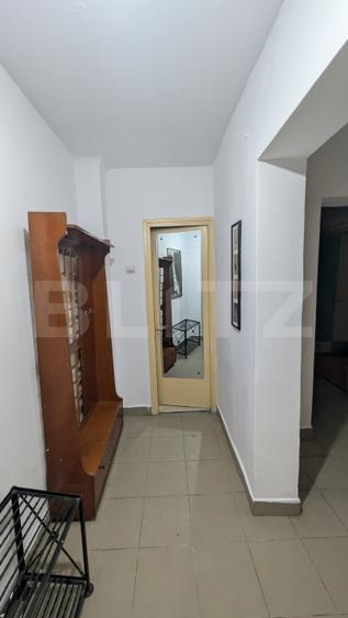 Apartament cu 4 camere decomandat, mobilat în Republicii