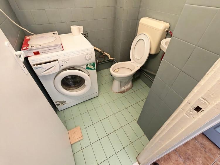 Apartament cu 3 camere semidecomandat, mobilat în Spitalul Județean