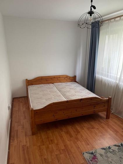 Apartament cu 3 camere semidecomandat în Circumvalațiunii