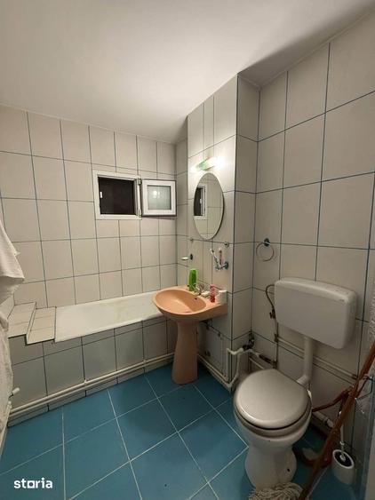 Apartament cu 3 camere decomandat în Rovine