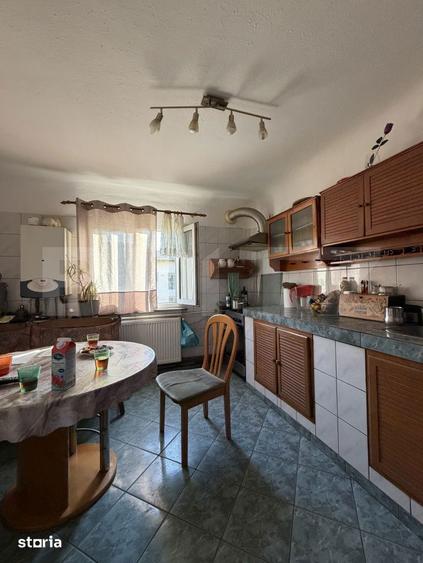 Apartament cu 4 camere decomandat în 1 Mai