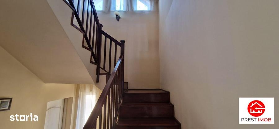 Casă cu 6 camere cu Teren 435 Mp în Central