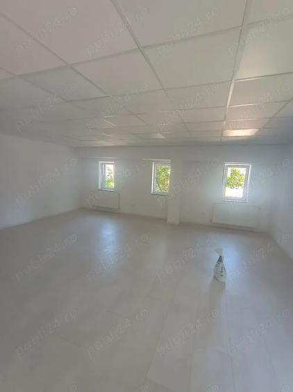 Spațiu comercial, de 970 mp, în Cug