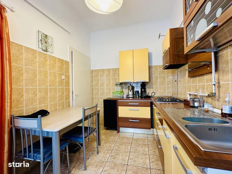 Apartament cu 3 camere semidecomandat, mobilat în Andrei Mureșanu