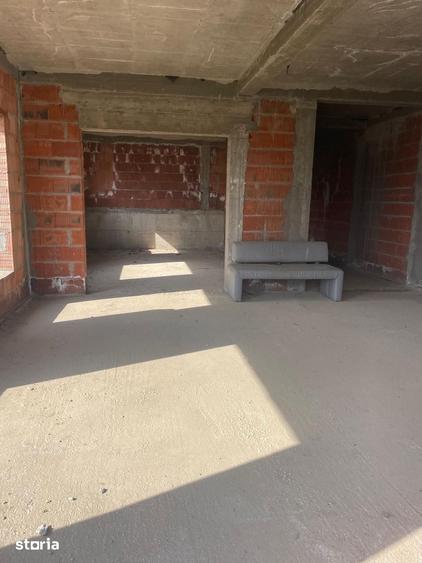 Casă cu 4 camere cu Teren 1800 Mp în Orașul Nou