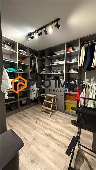 Casă individuală cu 6 camere cu Garaj în Spătaru