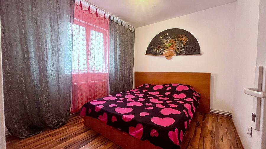 Apartament cu 3 camere semidecomandat în Vlahuță