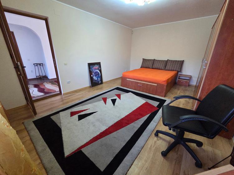 Casă individuală cu 4 camere cu Teren 150 Mp în Central