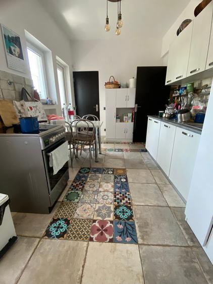 Apartament cu 4 camere semidecomandat în Universitate