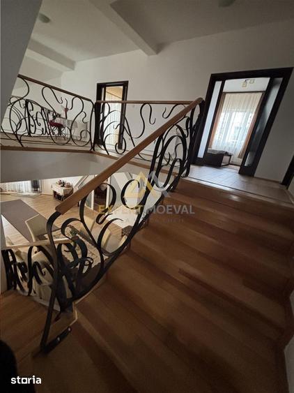 Casă cu 7 camere cu Teren 1100 Mp în Valea Borcutului