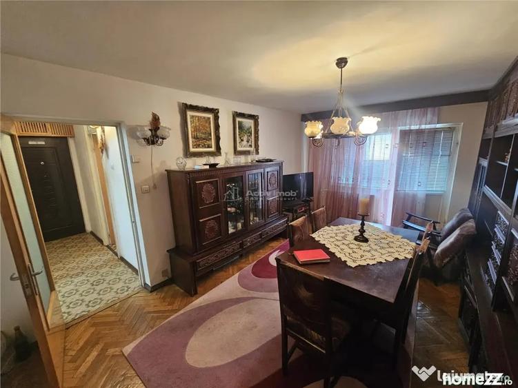 Apartament cu 4 camere decomandat în Central