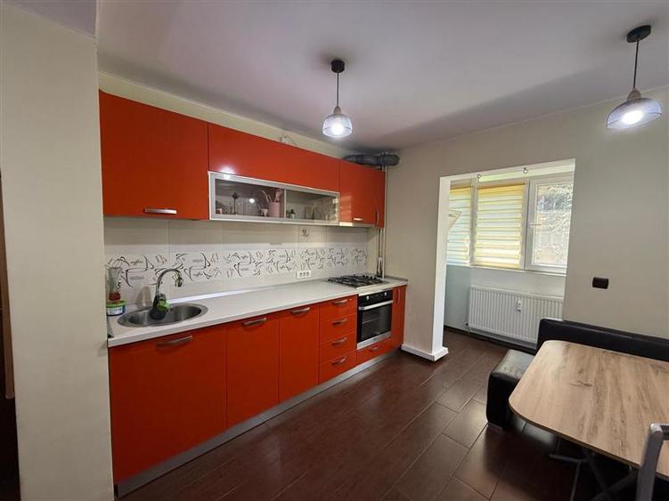 Apartament cu 2 camere decomandat, mobilat în Tei