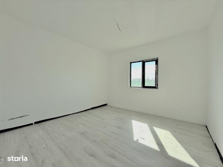 Casă cu 4 camere în Lumina
