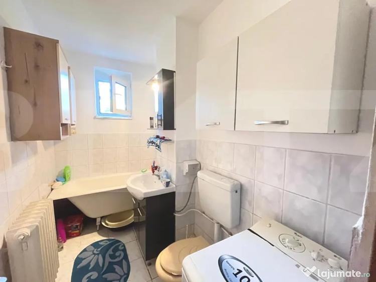 Apartament cu 4 camere semidecomandat, mobilat în Central