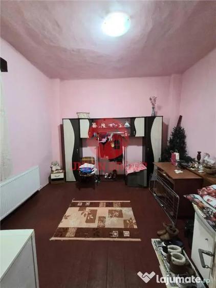 Casă cu 1 camere cu Canalizare în Central