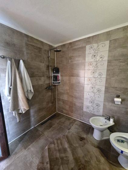 Casă cu 2 camere cu Teren 200 Mp în Hinova