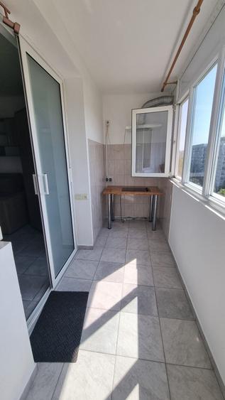Garsonieră decomandată în Titan