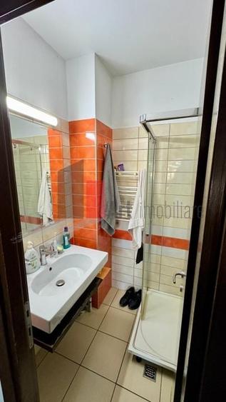 Apartament cu 3 camere decomandat în Tineretului