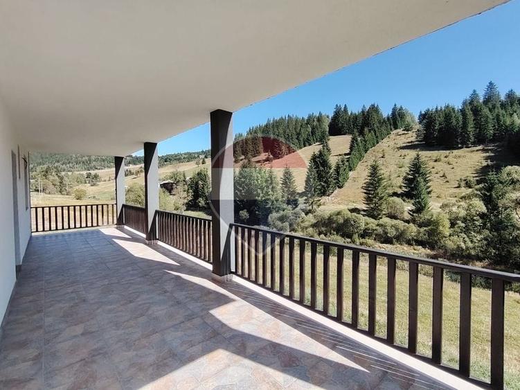 Casă individuală cu 18 camere cu Teren 3815 Mp în Mestecăniș