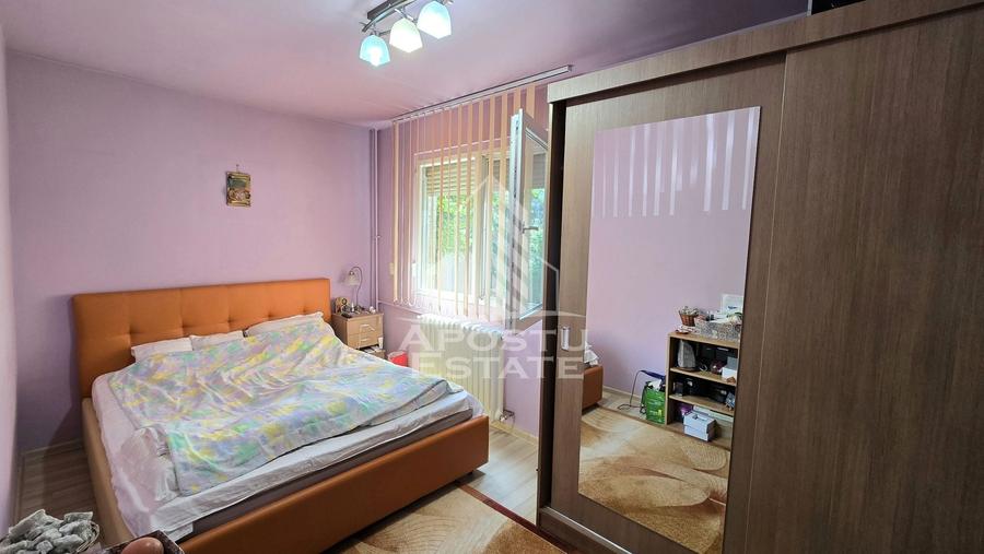 Apartament cu 3 camere semidecomandat în Dacia