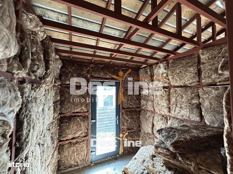 Casă cu 4 camere semidecomandat cu Teren 560 Mp în Săvinești