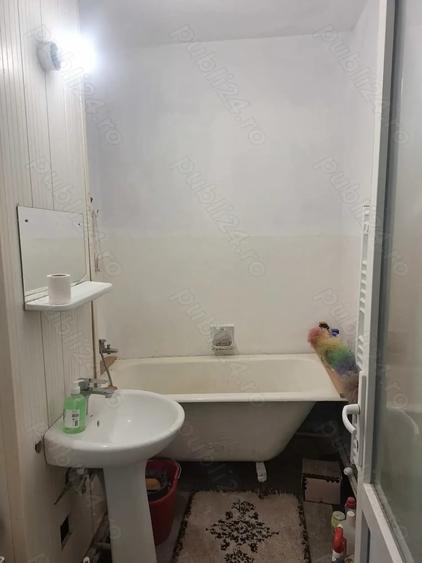 Apartament cu 3 camere semidecomandat în Gară