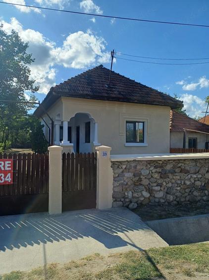 Casă cu Teren 1000 Mp în Lelești