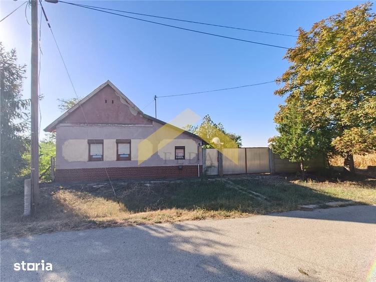 Casă cu 4 camere cu Teren 1400 Mp în Iratoșu