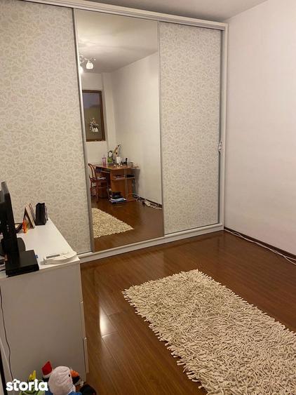 Apartament cu 3 camere semidecomandat în Central