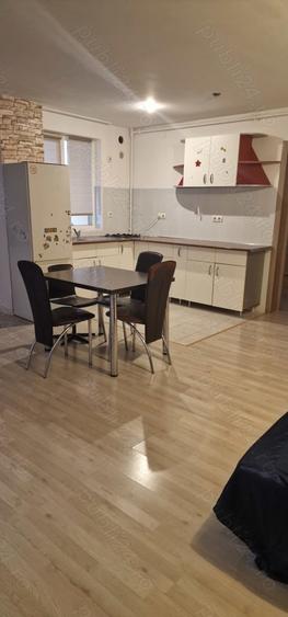 Apartament cu 3 camere decomandat în Hipodrom 3