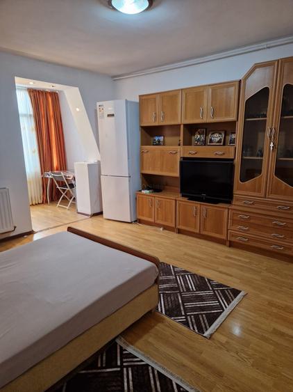 Garsonieră decomandată în Central